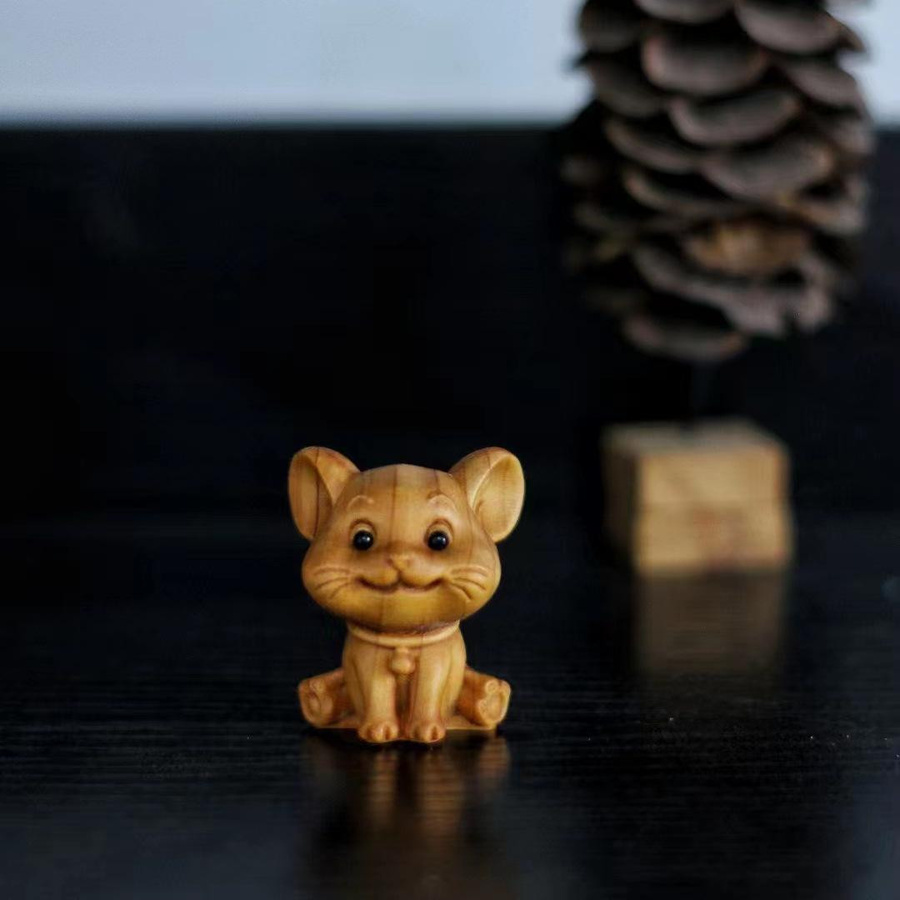 CosyHome Waldmaus Ornamente aus Holz in Braun mit feiner Gravur als hängendes Miniatur-Heimtiermodell - Bild 3
