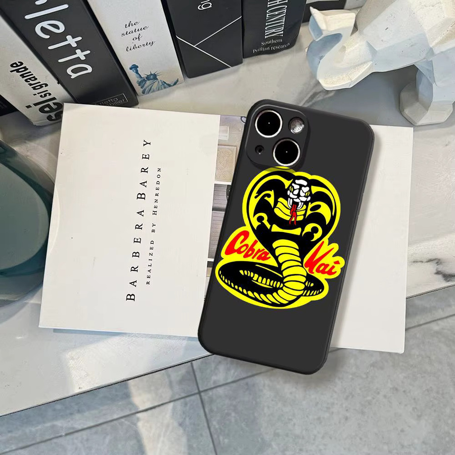 Martial Arts TV C-Cobra K-Kai Handyhülle für iPhone 17 Air 16 15 14 Plus 13 12 11 Pro Max 16e stoßfest mit transparenter HD-Rückseite in Schwarz - Bild 3