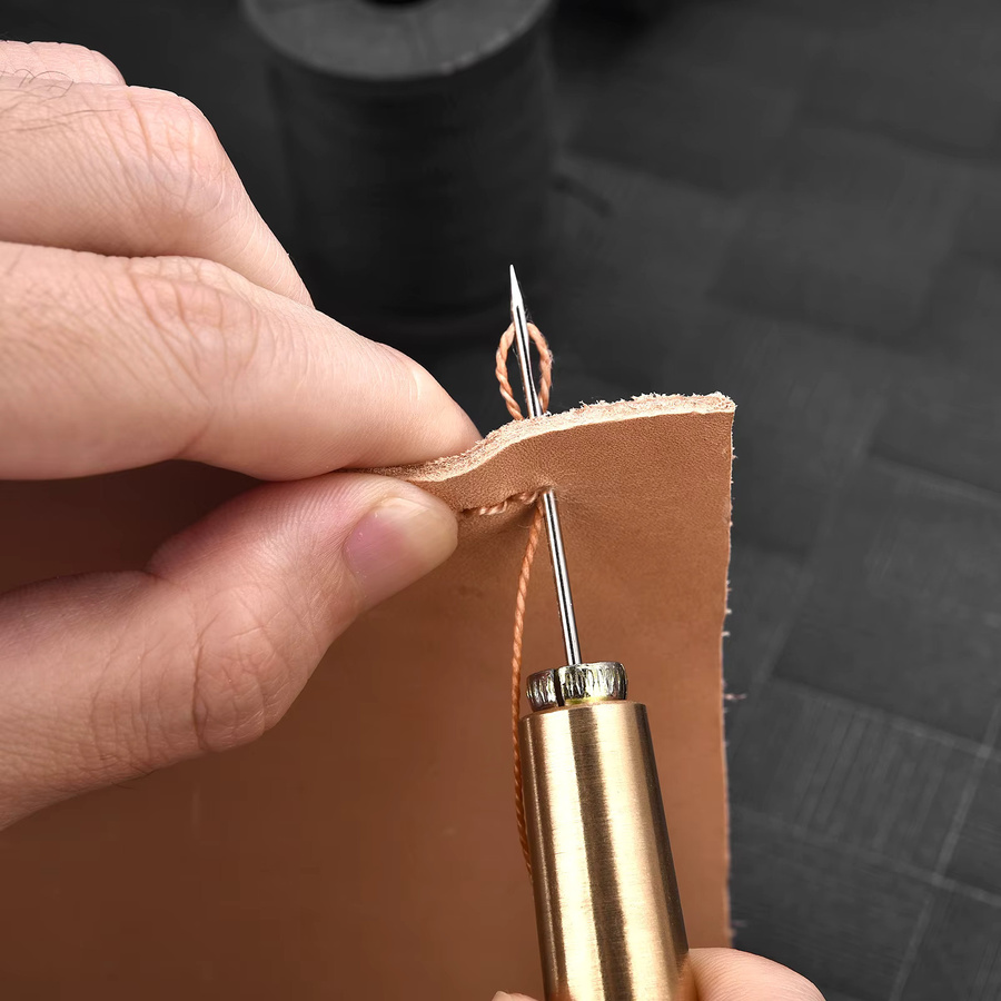 Leder-Nähset zum Selbermachen mit Ahle und Nadel mit Kupfergriff sowie 3-farbigem Faden für Reparaturen an Leder, Segeltuch, Zelten oder Schuhen - Bild 2