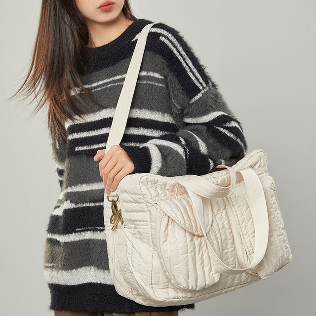 Lage Travel Wickeltasche für Damen als Multifunktions-Rucksack und Messenger Bag aus gesteppter Baumwolle - Bild 1