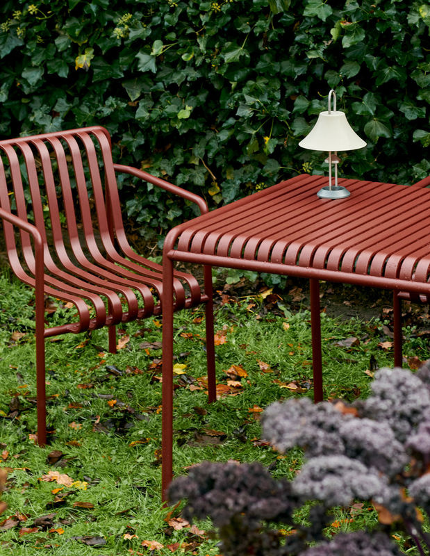 HAY Palissade Gartentisch aus lackiertem Stahl in Rot - Bild 2