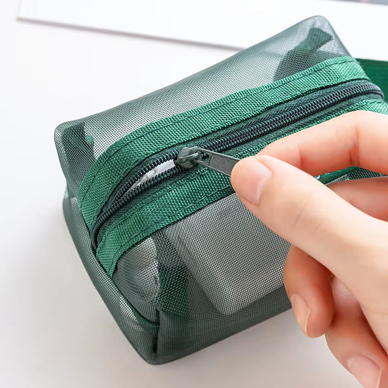 Tragbare Kosmetiktasche aus transparentem Mesh mit Reißverschluss und Griffen in Grün - Bild 3