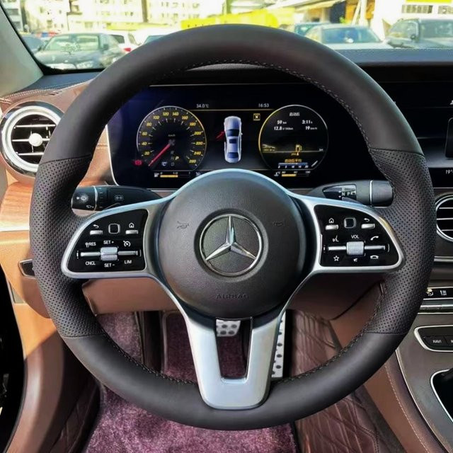 GKMHiR Lenkrad Abdeckung aus echtem Leder für Mercedes Benz A200 C260 E300 GLC300 GLA260 in Schwarz - Bild 1