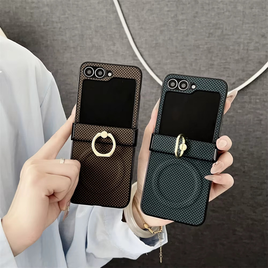 Magnetische Handyhülle aus Kohlefaser-Leder für Samsung Galaxy Z Flip 7, 6, 5, 4, 3 und Flip7 FE mit Scharnier-Schutz und Ringhalter in Schwarz - Bild 1