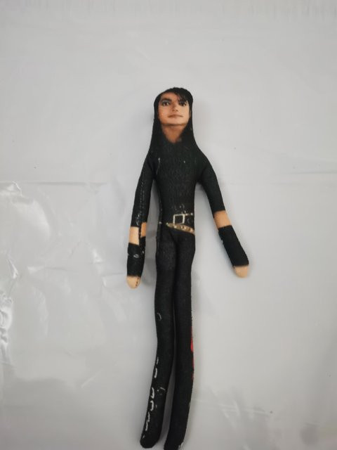 Yiran Health & Beauty Michael Jackson Cosplay Requisitenpuppe, Plüschfigur, grau, ab 14 Jahren - Bild 1