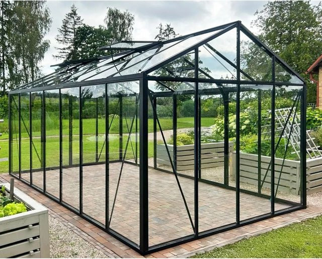 Bloomcabin Premium-Qualität Gewächshaus GHC13 Klassik in Schwarz mit Sicherheitsglas, Aluminium und integriertem Dachfenster sowie Belüftungssystem - Bild 1