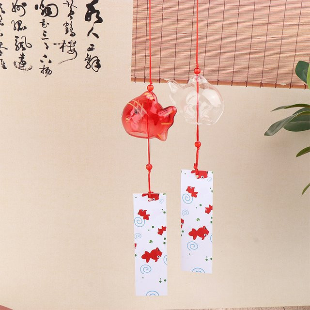 Japanisches Windspiel aus Glas im Goldfisch-Design als dekorativer Outdoor-Anhänger in Rot und Transparent - Bild 1
