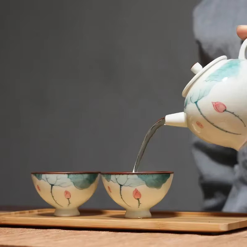 Handbemalte chinesische Keramik Teetasse mit Lotus-Design in Mehrfarbig - Bild 3