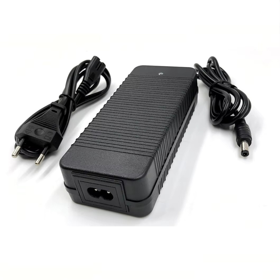 Jnenconn Intelligentes LiFePO4-Ladegerät für 4S 12V Batterien, 14,6V 5A, Schwarz - Bild 3