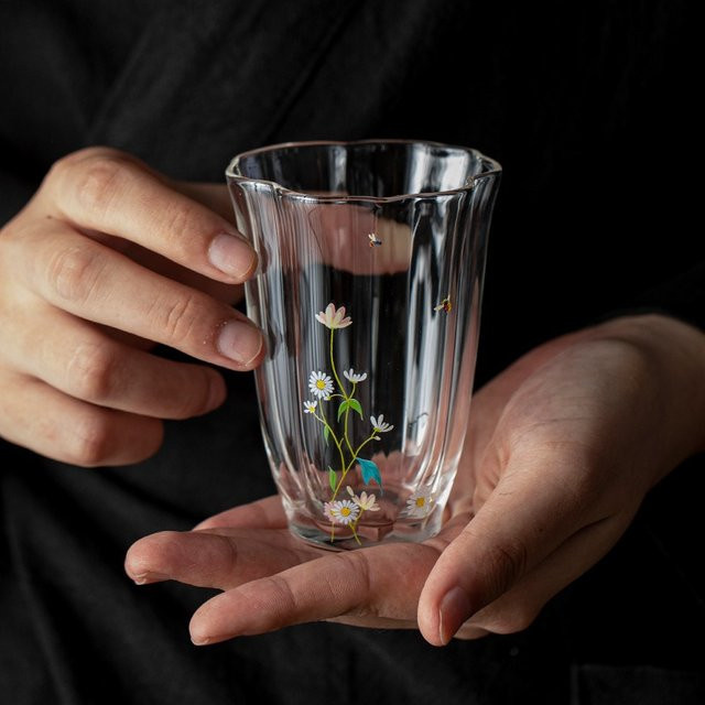 Hitzebeständige Teetasse aus Borosilikatglas mit Gänseblümchen-Design in Transparent - Bild 1