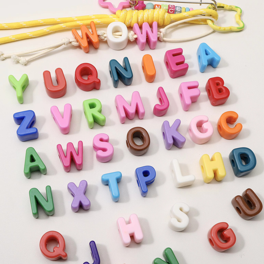 Acryl-Buchstabenperlen, verschiedene Farben, 14–21 x 20–21 mm, Unisex - Bild 1