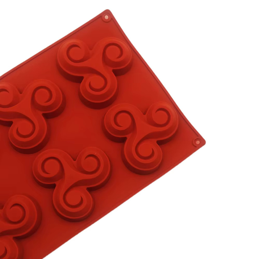 Rote Dreifach-Spiral-Triskele Silikonform mit 6 Löchern, Antihaftbeschichtete Keltische Backform für Schokolade, Eis, Pudding und Seife - Bild 3