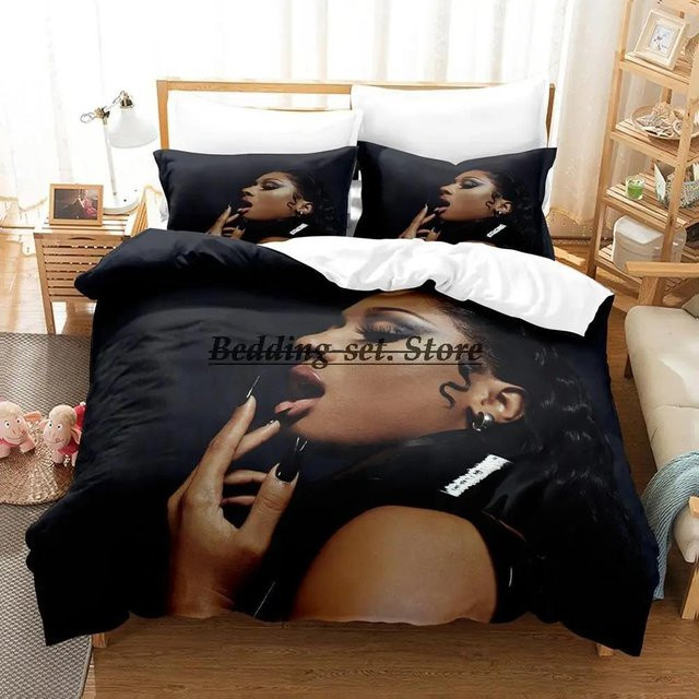 Megan Thee Stallion Bettwäscheset mit 3D-Print, Schwarz, Material: Mikrofaser, Set bestehend aus Bettbezug und Kissenbezug, B/H: 133 x 70 cm - Bild 1