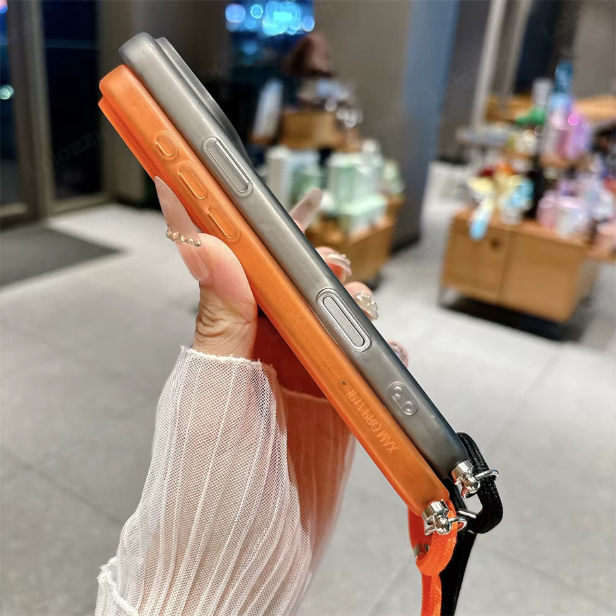 lolozzx Crossbody Lanyard Handyhülle mit Carbonfaser-Muster für iPhone 17 Pro Max 16 15 14 Plus 13 12 11 Air, MagSafe kompatibles weiches TPU Cover in Blau und Orange - Bild 3