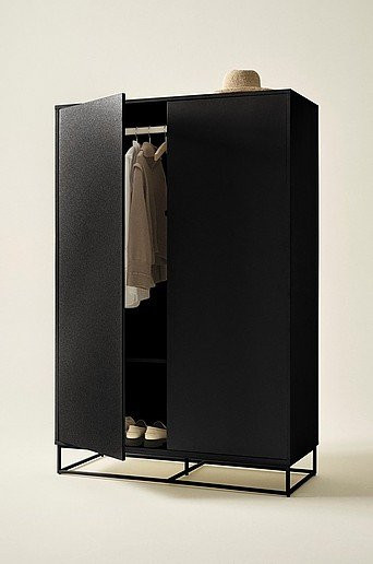 Jotex LYCKEBY Kleiderschrank in Schwarz mit Push-to-Open Funktion, B/T/H: 120 x 50 x 180 cm - Bild 1