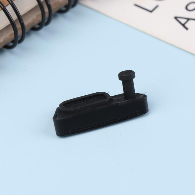 Garmin Lade-Gummikappe für Edge 530 und 830 als Staubschutz für den USB-Anschluss in Schwarz - Bild 1