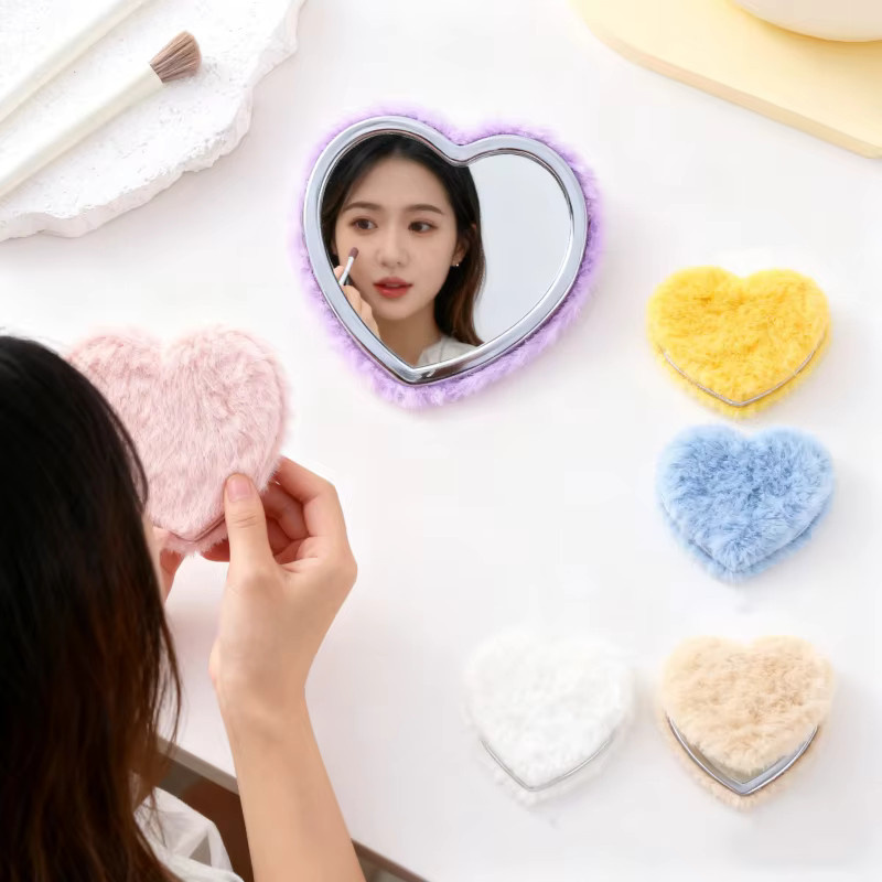 Tragbarer Herz Form Plüsch Make-up Spiegel mit doppelseitiger Ansicht in Pink oder Gelb - Bild 1