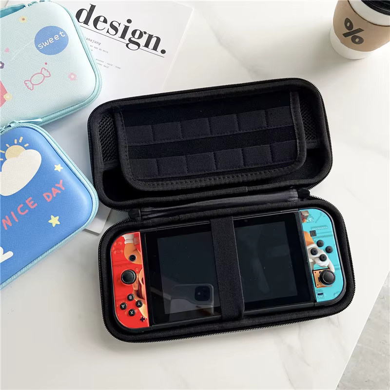 JonCon Schutzhülle im Cartoon Anime Design für deine Nintendo Switch OLED Spielkonsole als praktische Reise-Tasche - Bild 1