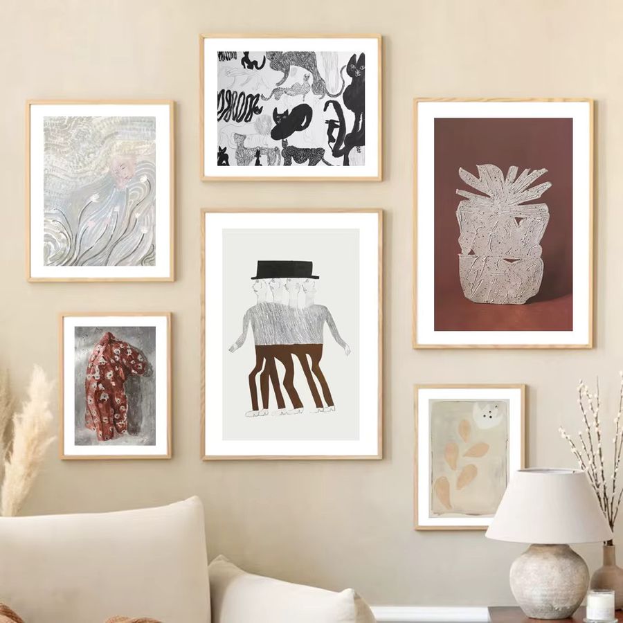 Abstrakte Leinwandmalerei von Potdemiel mit Streifen, Mädchen, Hund, Blatt und Blume als Wandkunst für dein Zuhause oder Café - Bild 1