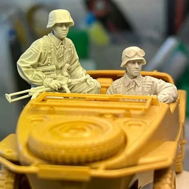 BAANFU Harzfiguren-Bausatz, Szenenauto, Soldat, 2 Personen, Maßstab 1:35 - Bild 1