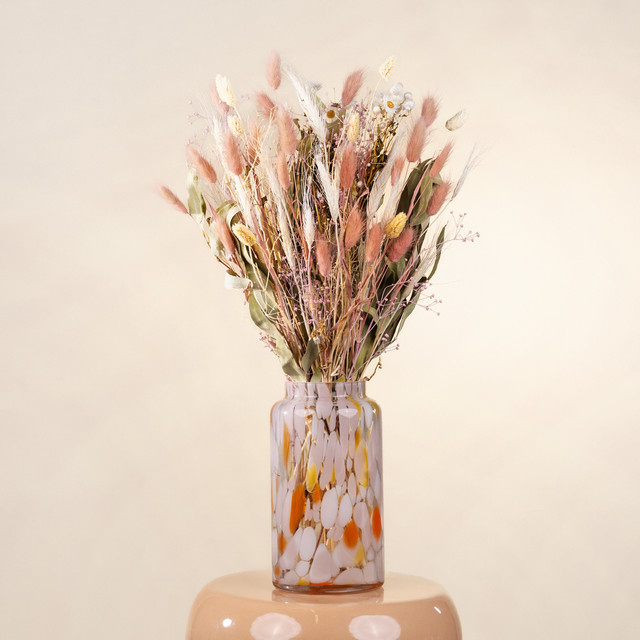Trockenblumenstrauß Bridal Love von BLUME2000 in Weiß, Pink und Hellrosa mit Eukalyptus, Strohblumen und Lagurus für den Tisch - Bild 1