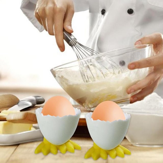 Kreativer Eierhalter in Huhn-Fuß-Optik für die Küche, weiß und orange, aus Kunststoff - Bild 1