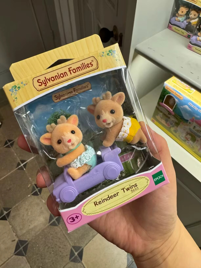 Sylvanian Families Rentier Zwillinge Anzug, Spielzeugfigur, ab 3 Jahren - Bild 3