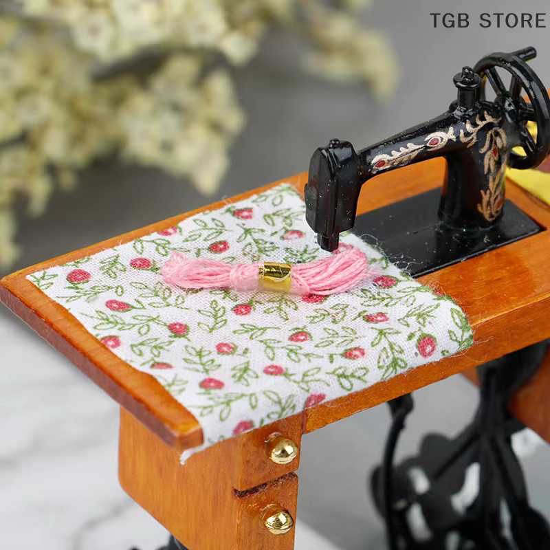 DIAPER&CORED Vintage Miniatur-Nähmaschine, Holz, Bunt / Mehrfarbig, Maßstab 1:12 - Bild 2
