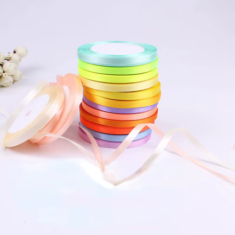 Satinband merylover für Geschenkverpackungen und DIY Bastelarbeiten, Breite: 0,6 cm, 25 Yards pro Rolle, Farben: Rot und Mehrfarbig - Bild 1