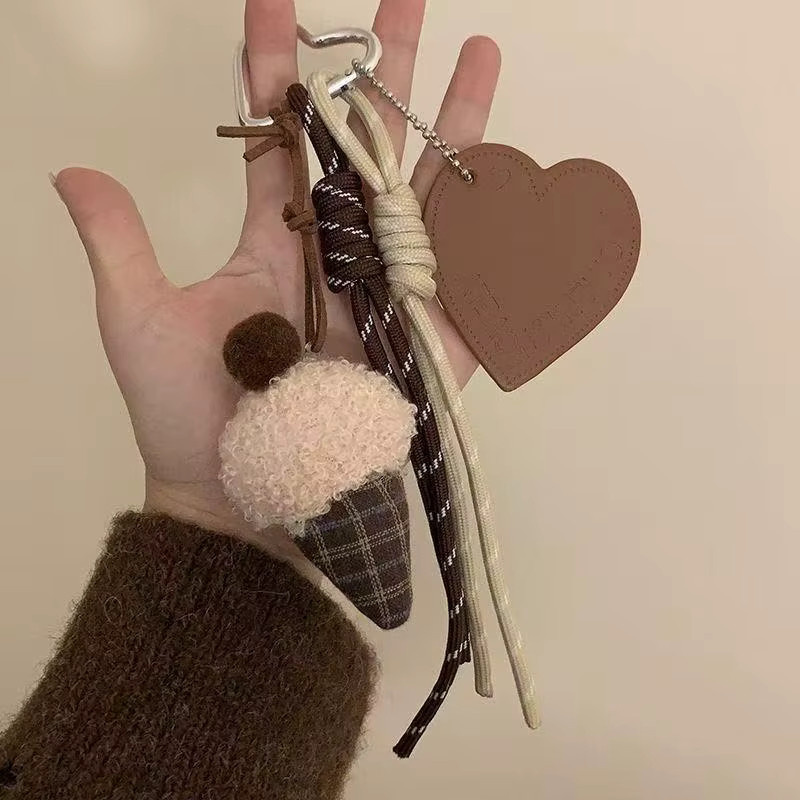 ZAKOL Schlüsselanhänger Plüsch-Hase, Lederherz-Anhänger, Unisex - Bild 2