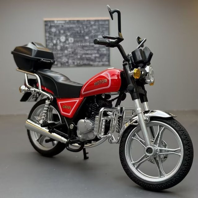 MAKEDA Suzuki GN125 R1 Motorrad, Miniaturfahrzeug, 1:12, Licht und Sound - Bild 1
