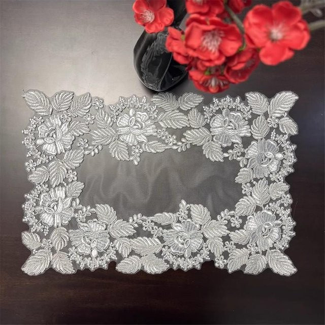Yiran Furniture Tischset aus Mesh mit floraler Rosenstickerei, B/B: 45 x 30 cm - Bild 1
