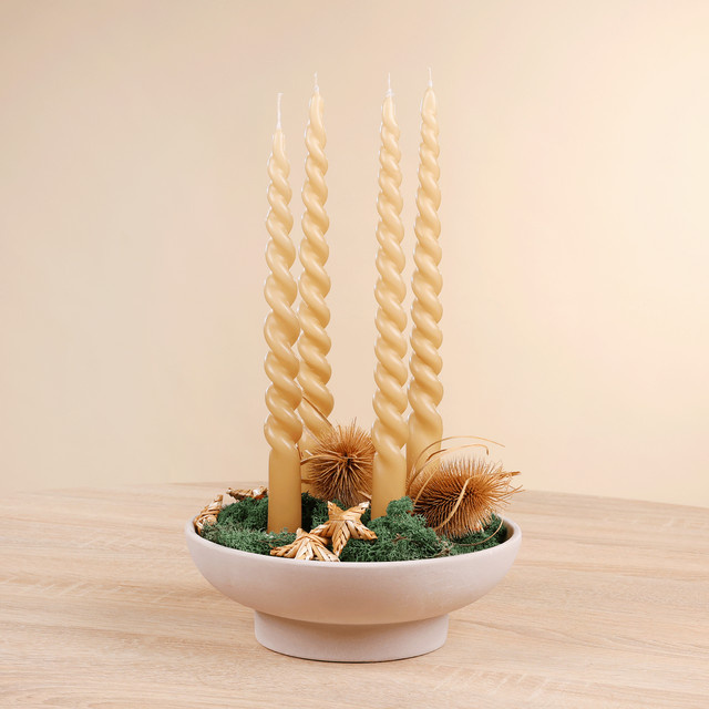 DIY Kerzenschale Nordic Advent von BLUME2000 in Beige und Green mit getwisteten Kerzen im skandinavischen Design - Bild 1