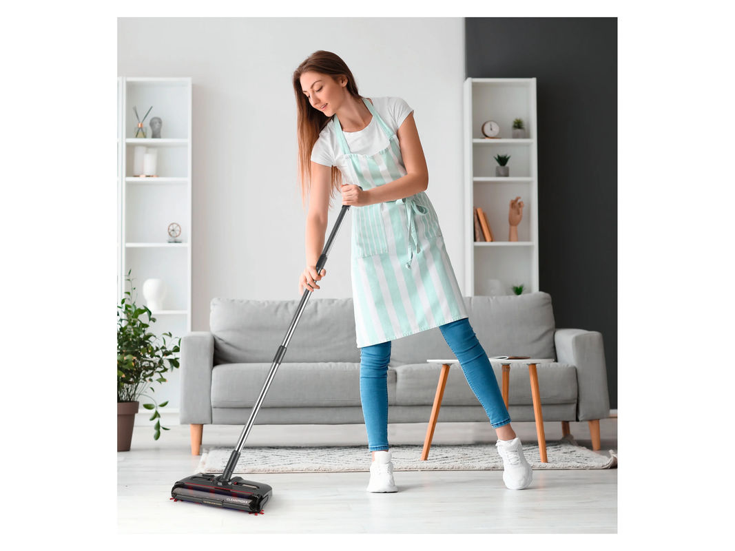 CLEANmaxx Akku-Besen in Grau mit LED-Scheinwerfer und Anti-Tangle-Rolle - Bild 2