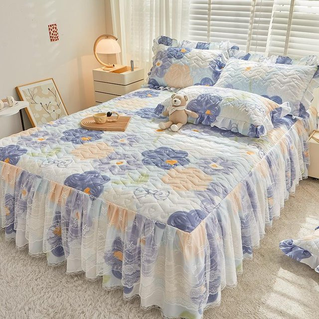 Dreiteiliges Bettwäsche-Set von Your Warm Home mit gestepptem Spannbettlaken und Tagesdecke aus Baumwollspitze im Prinzessinnen-Stil, Floral, Mehrfarbig, B/T: 150 x 200 cm - Bild 1