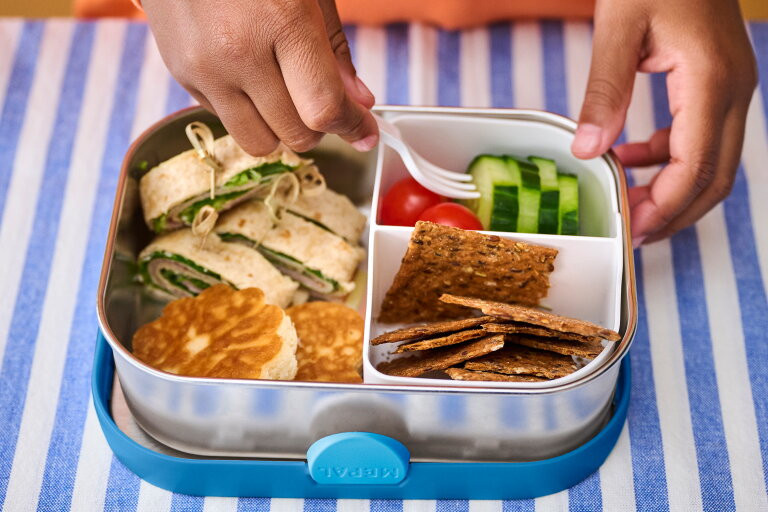 Mepal Campus Edelstahl Bento Brotdose mit Gabel und Fächern in Cool Blue - Bild 2