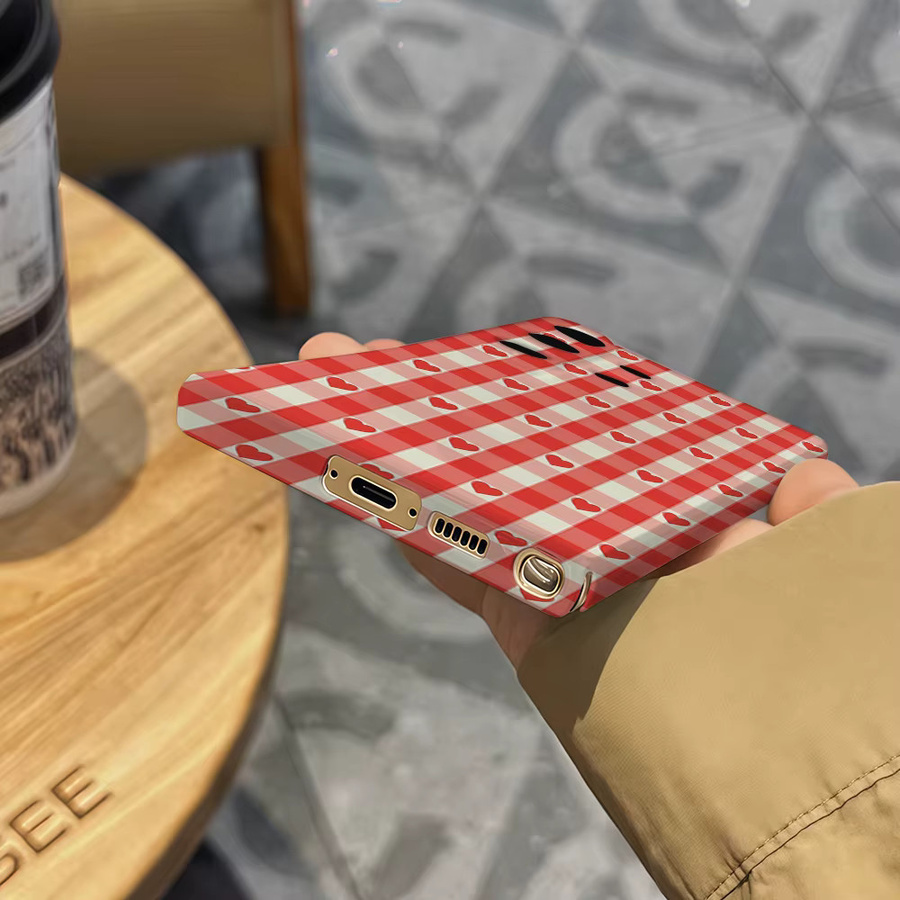 Stoßfeste Doppelschicht Handyhülle mit Rot & Creme Gingham Herz Design für Samsung Galaxy S25 Ultra, S24 und S23 Ultra Plus - Bild 4