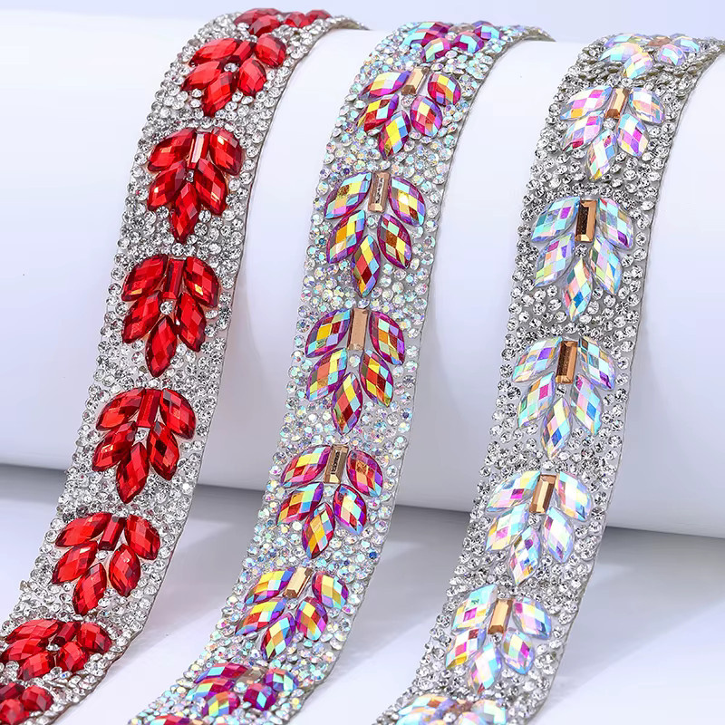 DUCRYSTAL Strassband mit Harz-Motiven und Kristall-Glitzer für DIY-Bastelarbeiten, Länge: 90 cm, Farben: Rot und Multicolour - Bild 4
