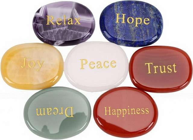 7-teiliges Runenstein-Set aus kristallgeschnitzten Steinen in Multicolor für Yoga und Meditation inklusive Samt-Kordelzugbeutel - Bild 1