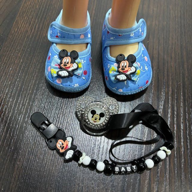 Disney Neugeborenen-Geschenkset in Blau mit Schnuller, Schnullerkette und Schuhen - Bild 1