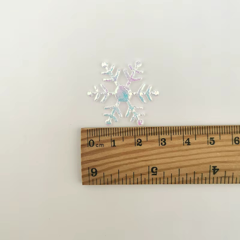 200 Stück Weihnachts Schneeflocken Konfetti von RIBBON HOUSE in Weiß, Durchmesser: 3 cm - Bild 3