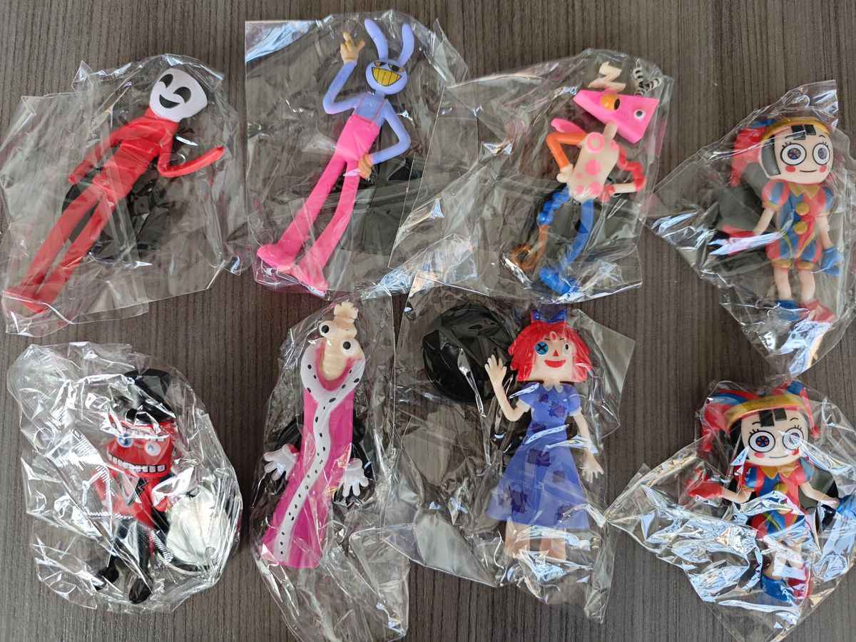Bandai Die Erstaunlichen Digitalen Zirkusfiguren Pomni und Jax, Plüschpuppen, 8-teiliges Set - Bild 2