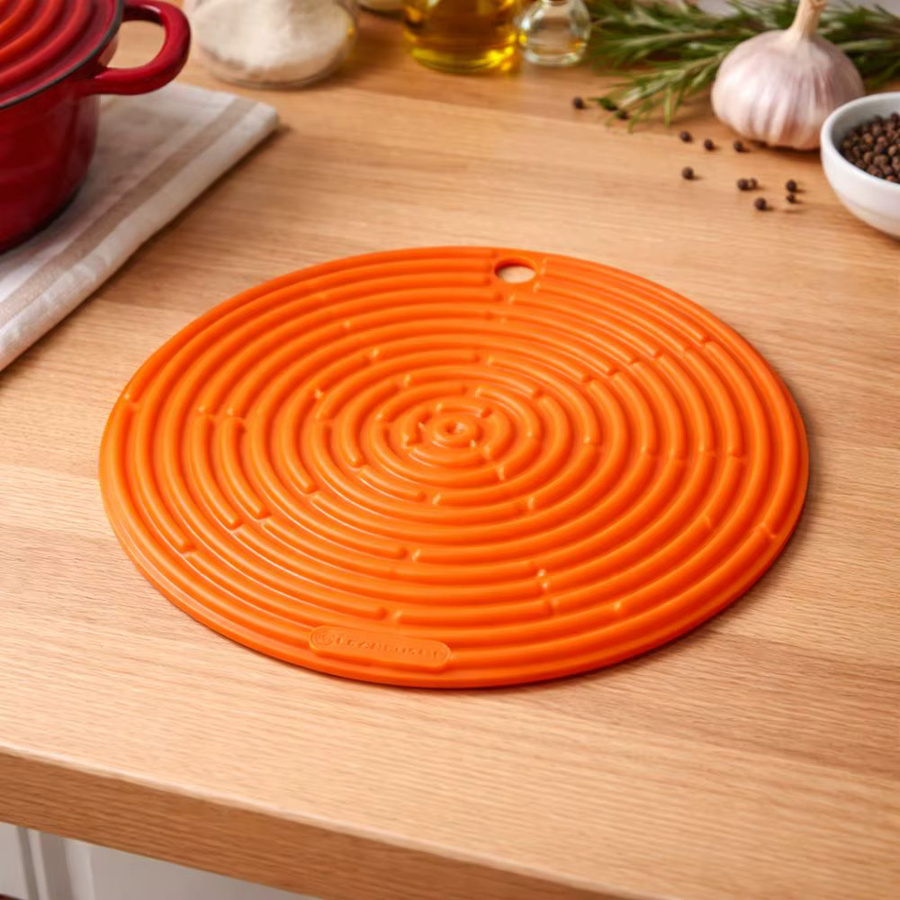 Le Creuset Runder Topflappen in Rot oder Orange Durchmesser: 20 cm - Bild 3