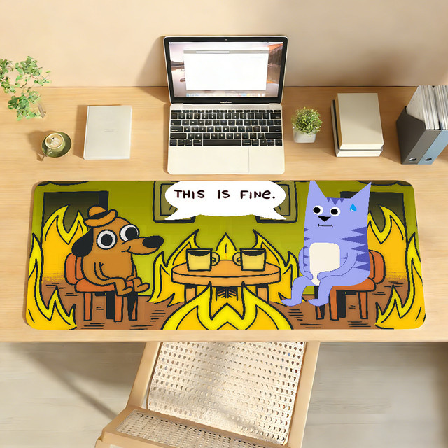 Großes Mauspad This Is Fine Dog in Multicolour, rutschfeste Schreibtischunterlage aus Gummi für PC und Laptop - Bild 1