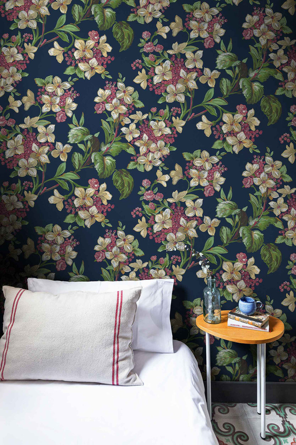 Coordonné Tapete Flowery in Navy mit floralem Design und botanischem Muster - Bild 1