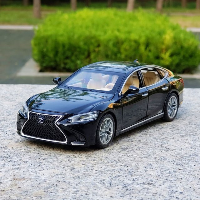 Maisto LS500 Automodell, 1:32, Limousine, mit Sound und Licht, Rot - Bild 1