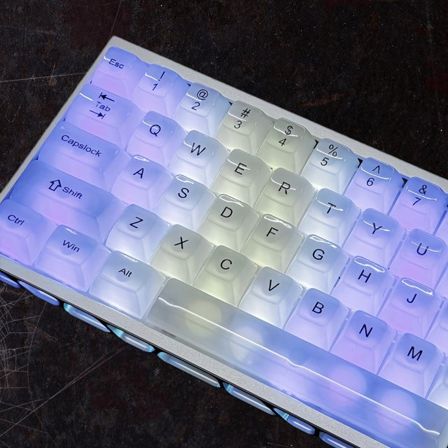 DIXSG Tastenkappen-Set aus mattiertem transluzentem PC in Weiß und Rot, 115 Tasten im OEM-Profil für Cherry und Gateron MX Schalter, ideal für deine Gaming-Tastatur - Bild 1