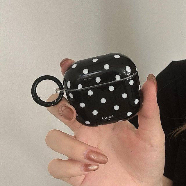 Schutzhülle für Apple AirPods 1 2 3 Pro in Schwarz mit Polka Dots aus weichem Silikon - Bild 1