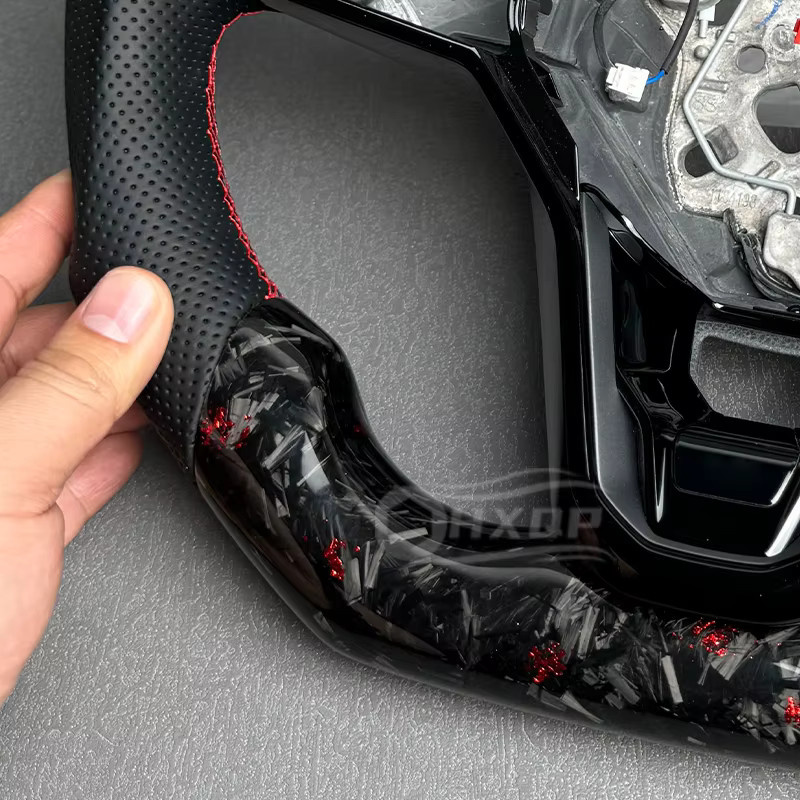 Maßgeschneidertes Lenkrad aus Alcantara-Leder und Kohlefaser für Volkswagen VW Golf 8 GTI R Line in Schwarz - Bild 4