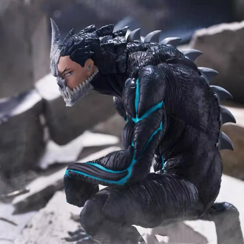 Bandai Anime Kaiju Nr. 8 Actionfigur Monster Hibino Kafuka Modell in Schwarz und Blau zur Desktop Dekoration - Bild 3